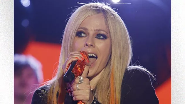 m_avril_lavigne_032422