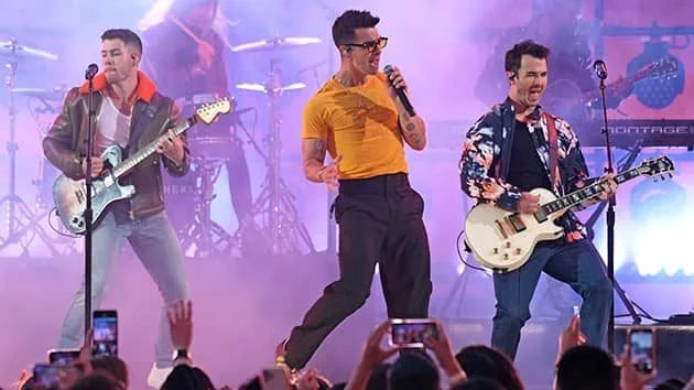 getty_jobros_040822_0