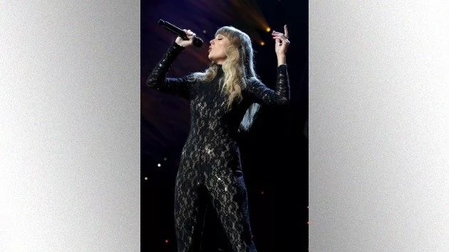 getty_taylorswiftrockhall_041322