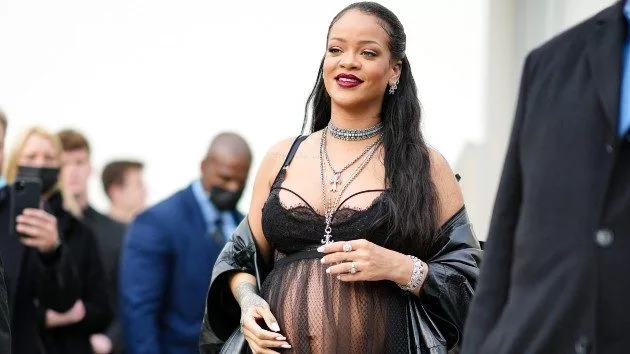 getty_rihannapregnant_050322
