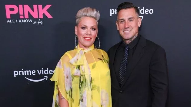 getty_pinkandcareyhart_0108236716