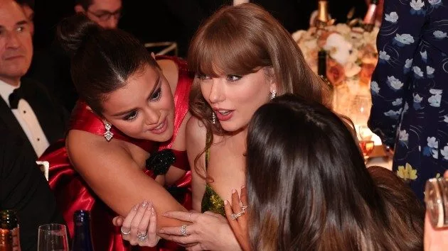 getty_selenaandtayloratgoldenglobes_010824472061
