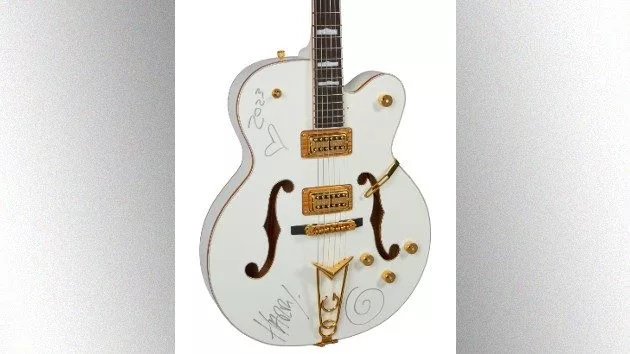 m_harrystylesguitarauction_011124586897