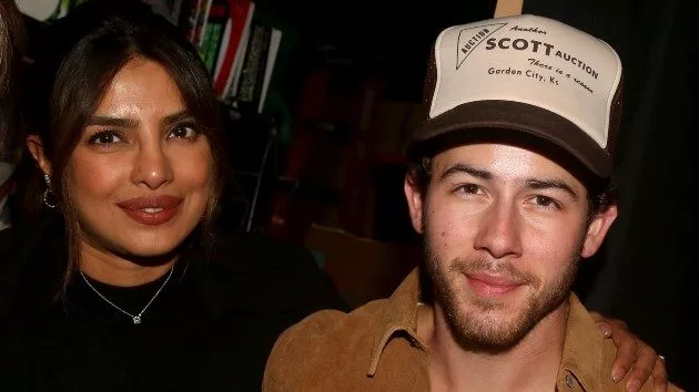 getty_nickandpriyankahat_011724821444