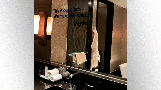 m_taylorsuitebisha_011824600054