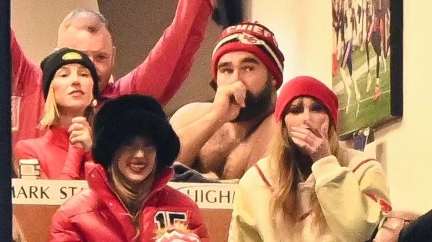 getty_taylorandjasonchiefsgame_012424576660