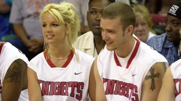 getty_britneyandjustinbasketball_020124802752
