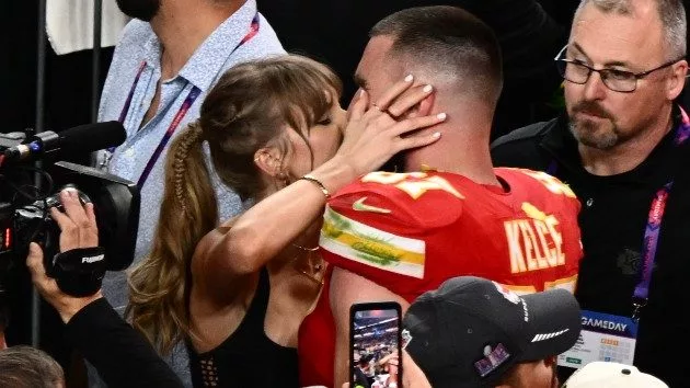 getty_taylorandtravissuperbowl_021124441413