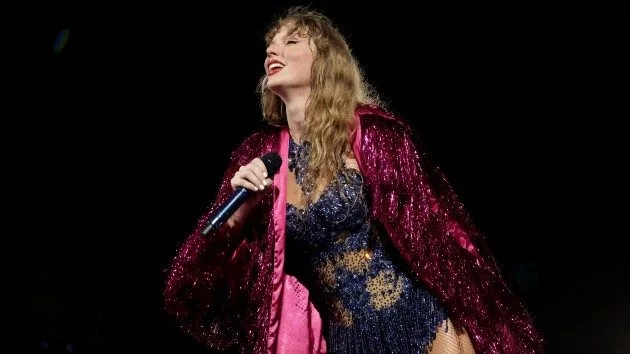getty_taylorswiftonstagesingapore_031124668916