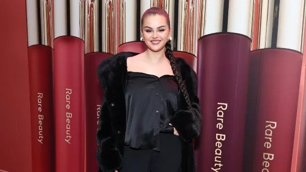 getty_selenagomezrarebeautyevent_100423221843