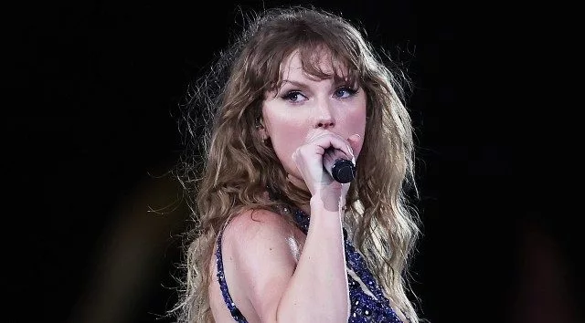 getty_taylorswiftbluesydney_041624815472