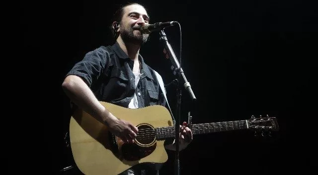 getty_noahkahansmiling_04162434201