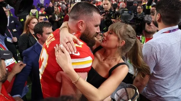 getty_taylorswifttraviskelce_0417245113