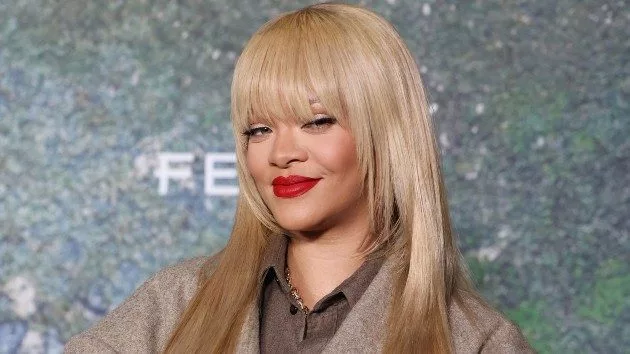 getty_rihannablonde_04182467550