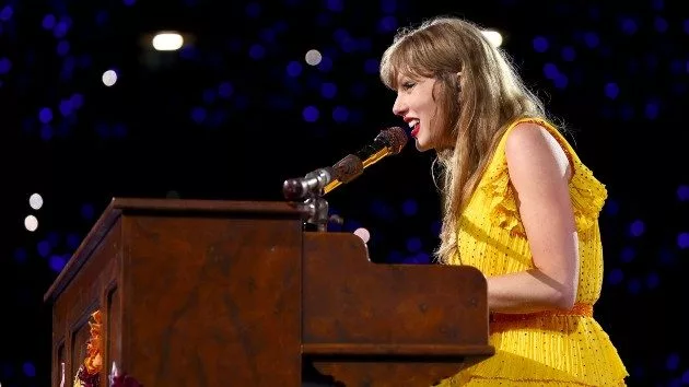 getty_taylorswiftyellowpiano_050624829675