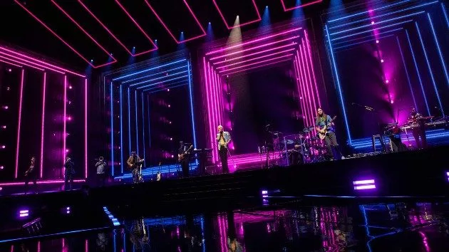 m_maroon5invegas_travischneider_032923231855