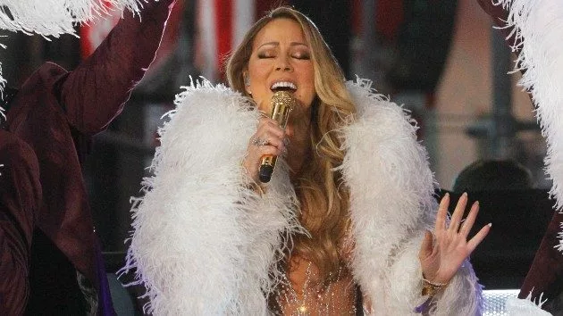 m_mariahcareynyrelourocco_0-52324642684