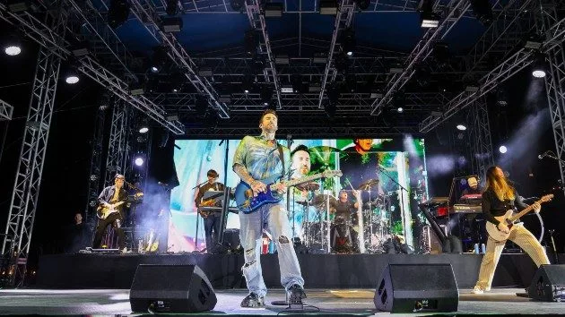 getty_maroon5_062024748388