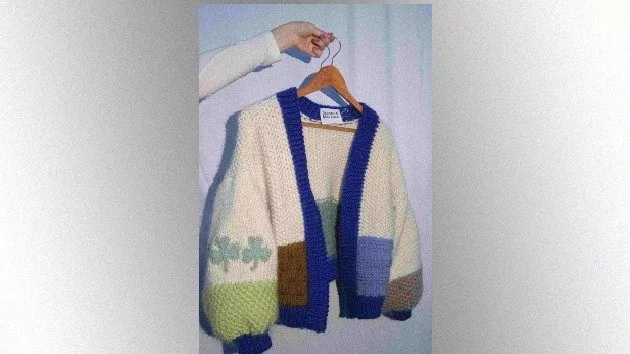 m_taylorswiftsweater_062624660255