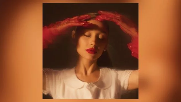 m_arianaeternalsunshineredgloves_031824149903