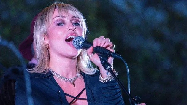 getty_mileycyrusin2020_070924337646