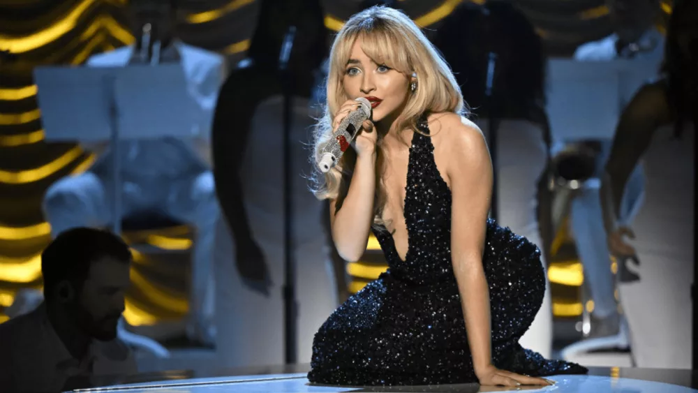 m_sabrinacarpentertonightshow_082324280709