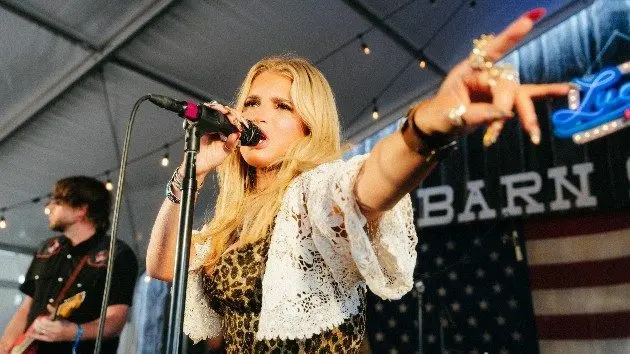 m_jessicasimpsonluckreunion_ismael20quintanilla20iii_031425812860