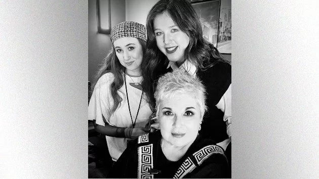 m_chappelllucyandann_050625544793