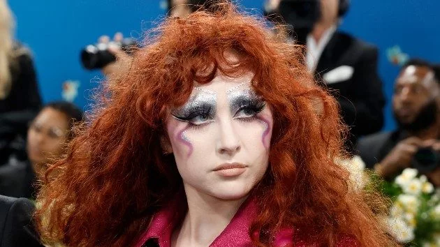 getty_chappellroanmetgala_061725403395