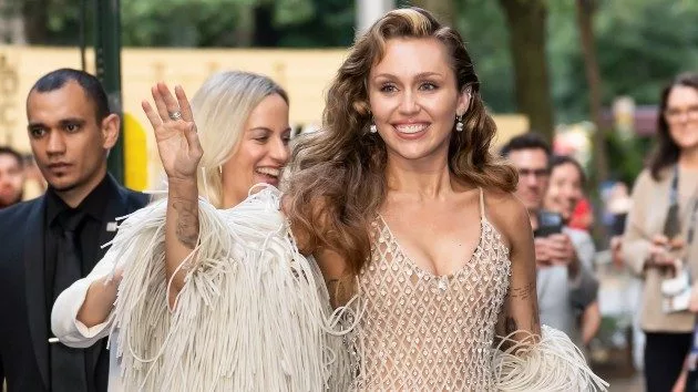 getty_mileycyruswaving_062125_050497