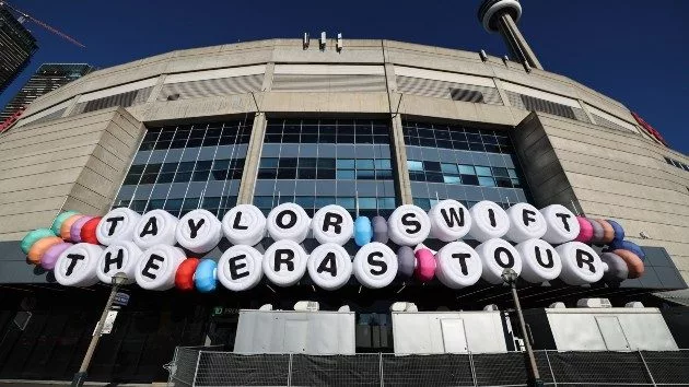 getty_inflatable20bracelettoronto_062626520587