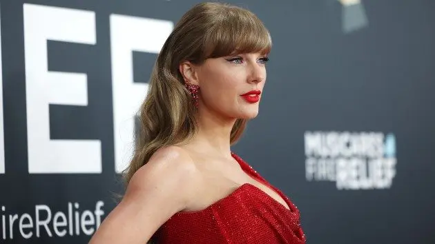getty_taylorswiftsidegrammys_072225263962