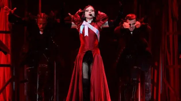 getty_ladygagaonstagemayhem_080525323048