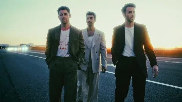 m_jonasbrothers_anthonymandler_062025879165