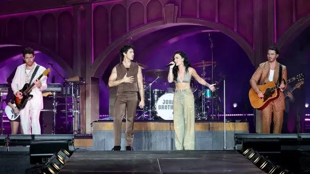 getty_jobrosanddemi_081125925805
