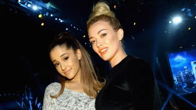 getty_arianagrandeandhilaryduff_082025351998