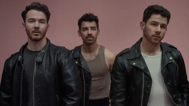 m_jonasbrothers2025_anthonymandler_082125532471