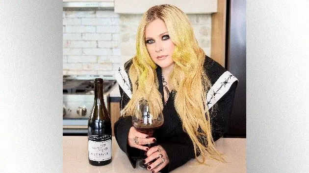 m_avrillavignewine_091625100455