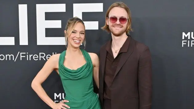 getty_finneas20and20claudia_092525_020488