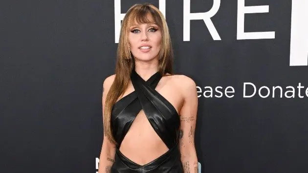 m_mileycyrus_100225678342