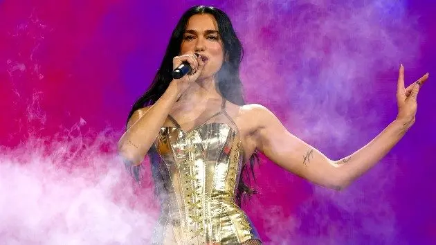 getty_dua20lipa20gold20corset_101425418327