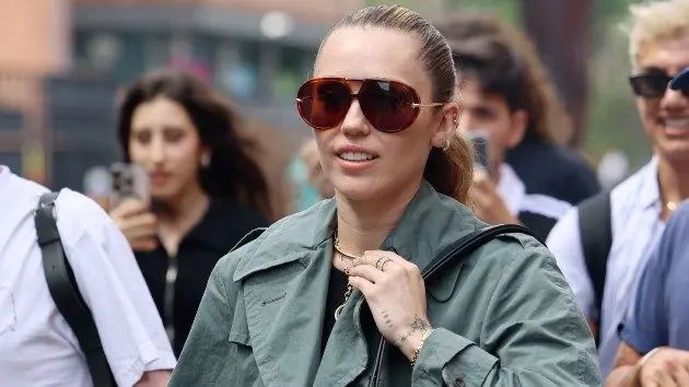 getty_mileycyrusshades_102125547460
