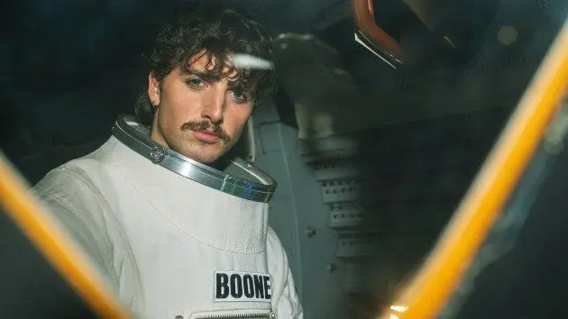 m_bensonbooneastronaut_102225370979