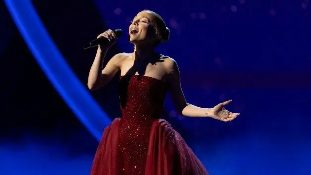 m_arianagrande_082725928377