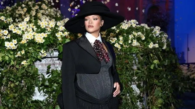 getty_rihannametgala_121225469971