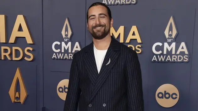 m_noahkahan_1204242028129861371