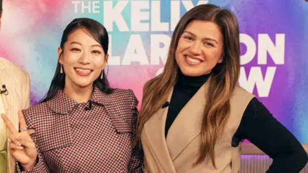 m_kellyclarksonardencho_011426884539