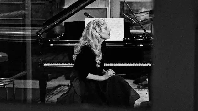 m_ladygagarocketsuperbowlteaser_012726787758