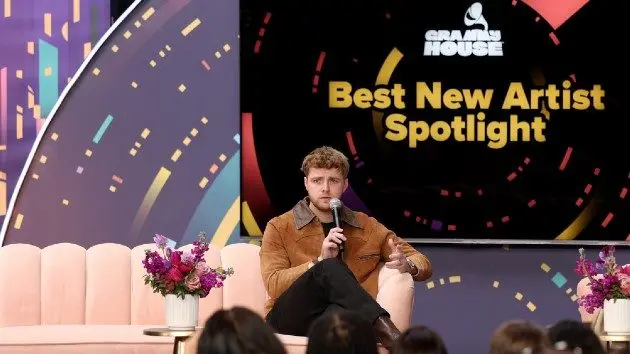 getty_alexwarrengrammyhouse_012926754165