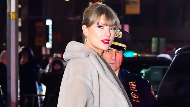 getty_taylorswiftgettingintocar_122925557182